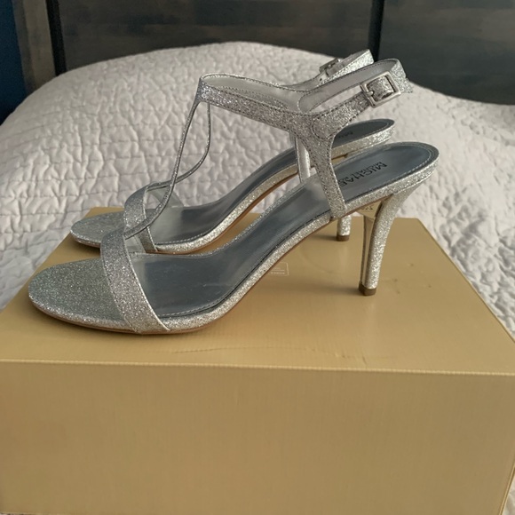 Michael Kors -Arden mid heel. Fine pixie glitter. - Picture 2 of 4